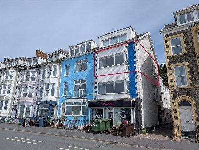 GWYNEDD (ABERDOVEY) - STUNNING AIR B&B APARTMENT OVERLOOKING SEA FRONT