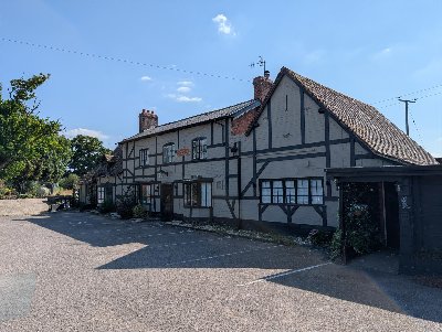 WARWICKSHIRE - SELECT VILLAGE FREEHOUSE