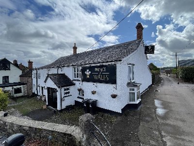 DEVON - FREE OF TIE PUBLIC HOUSE IN SOUGHT AFTER VILLAGE