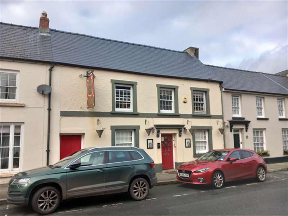 PEMBROKESHIRE - WELL KNOWN TRADITIONAL REAL ALE & CIDER PUB IN BUSY MARKET TOWN